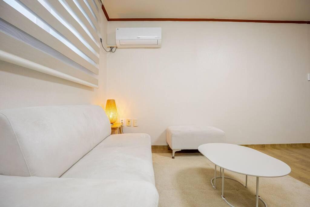 Yeon Apartment *